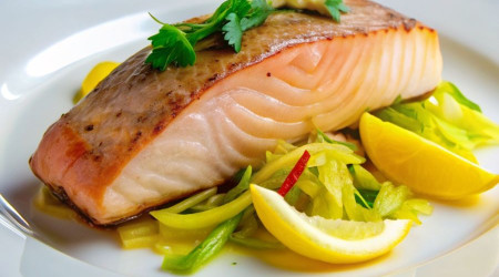 Стейк из форели на подушке (запеченый на луковой подушке)