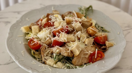 Салат «Цезарь» с курицей