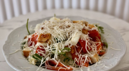 Салат «Цезарь с семгой»