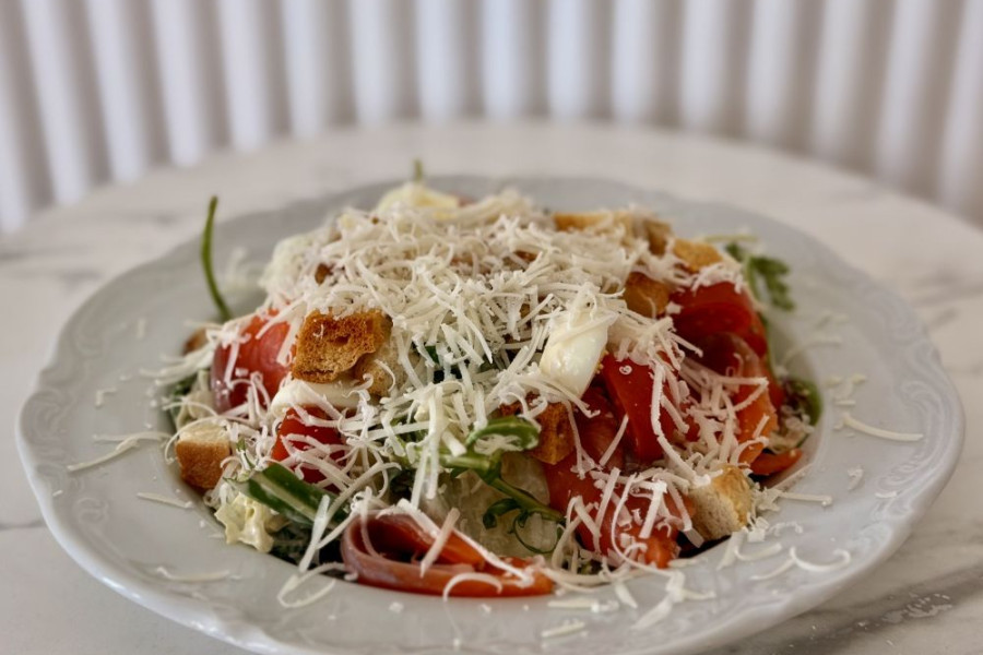 Салат «Цезарь с семгой»