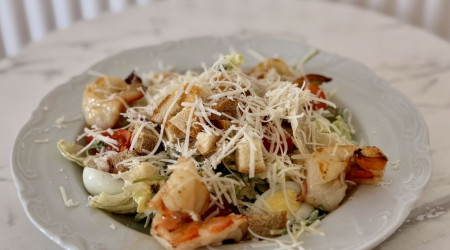 Салат «Цезарь с креветками»