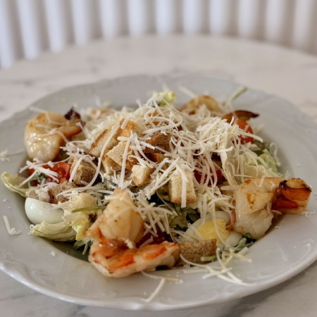 Салат «Цезарь с креветками»