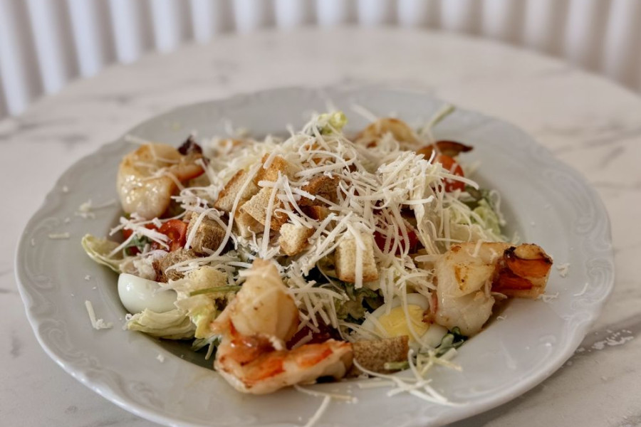 Салат «Цезарь с креветками»