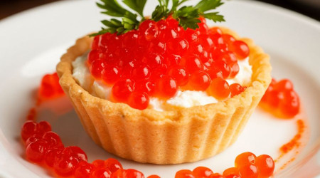Тарталетка с красной икрой