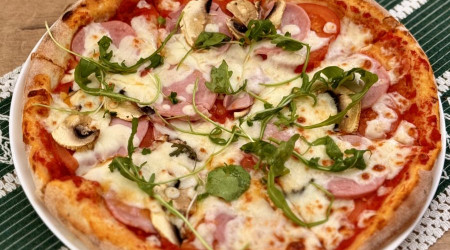 Пицца с ветчиной и грибами 30 см 